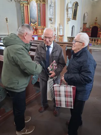 Delegacja DFK składa życzenia Jubilatowi