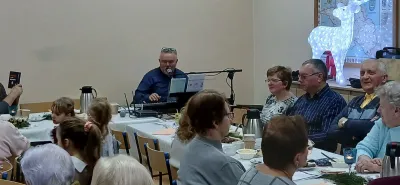 W trakcie spotkania - gra Adrian Żmuda