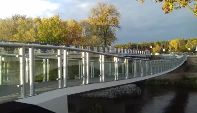 Kładka piesza nad rzeką Mała Pnew